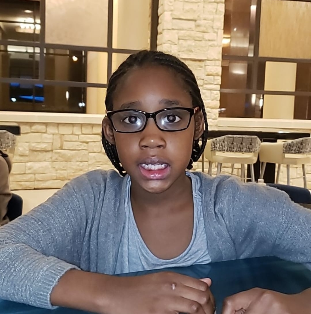 Meet your Posher, Delicia